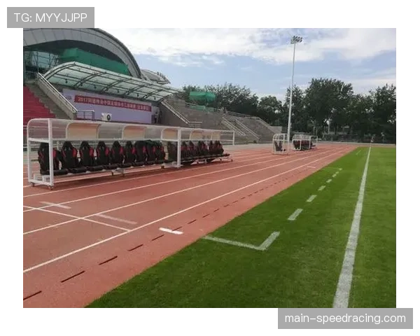 暴雨天气影响多场比赛，部分球场排水系统接受考验